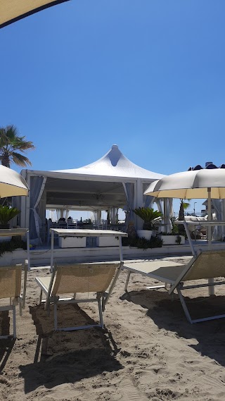 Moi Ristorante Lounge & Beach Bar