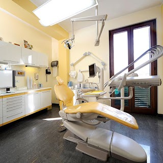 Studio Odontoiatrico Dr. M. Restuccia