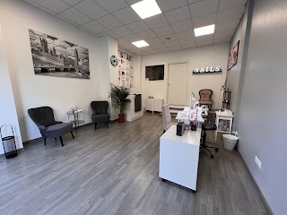 Bright Salon