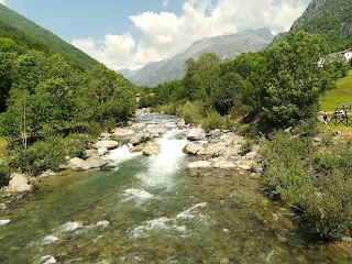 piscina acqua azzurra