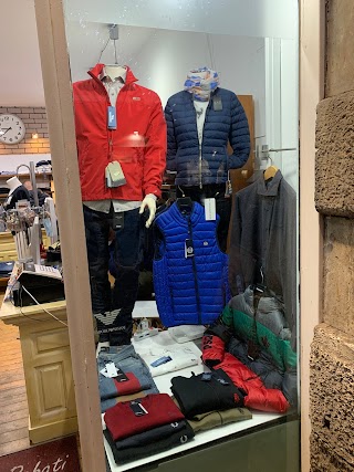 Outlet abbigliamento Uomo Donna di Salvatore Tomasello