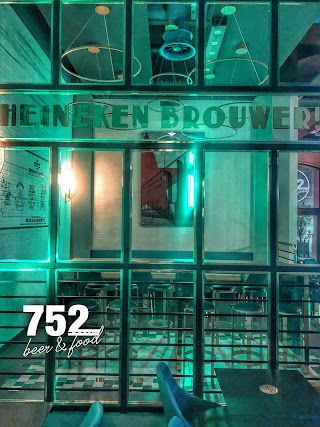 752 Pub