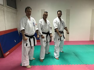 Shidokan M.m.a Karate Modane Boxe Thai, Ju Jitsu, Grappling, Auto Defense.