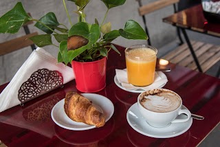 Colonna coffee and flowers