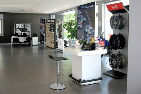 PNEUSMARCA SRL - Driver Center Pirelli