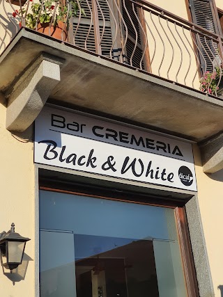 Bar Black & White
