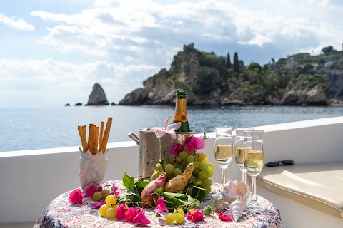 Escursioni in Barca a Taormina e Isola Bella - La Rosa dei Venti Giardini Naxos