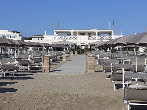 La Spiaggia Beach & Restaurant