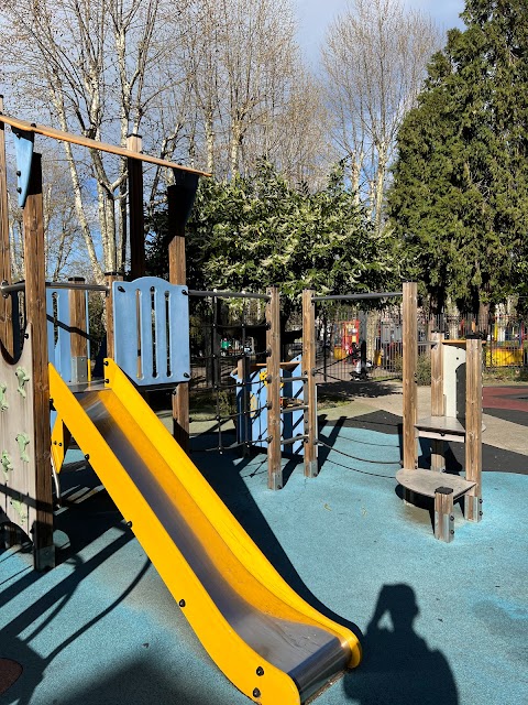 Parco Giochi per Bambini Zona Stazione