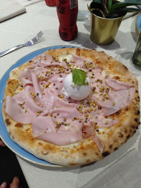 PIZZA E HAMBURGER GOURMET BENVENUTI AL SUD (pizzaioli Napoletani Dal 1971)