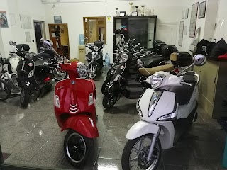 Piaggio Center Archetta Noleggio Scooter-Auto-9 Posti-Ape Calessino,Brindisi-Porto Cesareo,Vendita-Assistenza Piaggio,Vespa