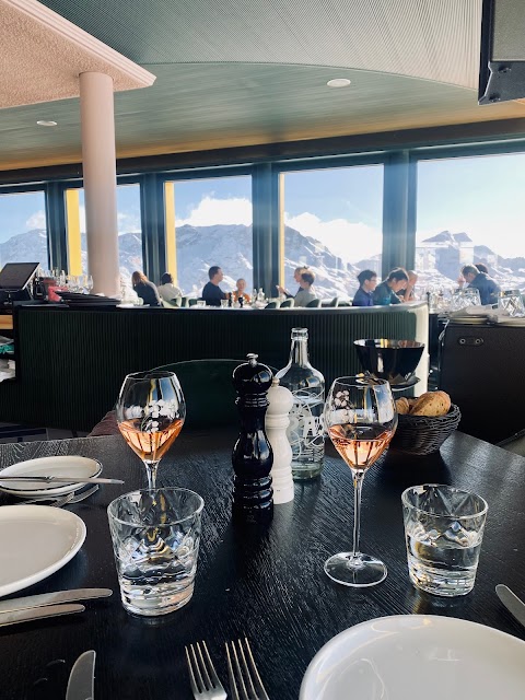 White Marmot Restaurant & Bar