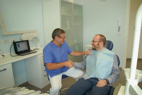 Studio Dentistico Dr. Emilio Corvino Centro di Terapia Parodontale e Implantare