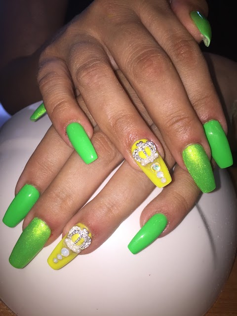 Ally Nails Art