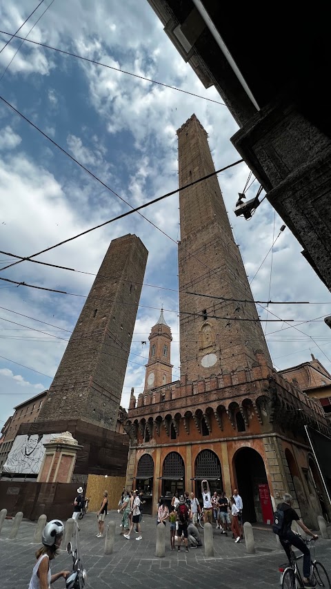 Viaja con Laia Freetour - Free Walking Tour Bologna