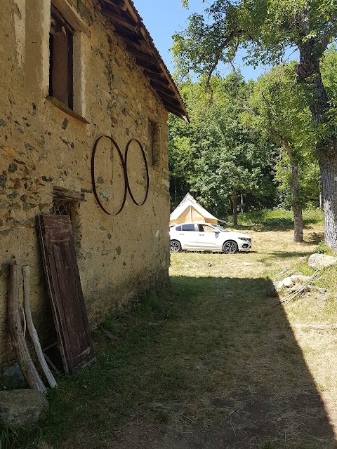 Tenda sul fiume con spa naturale