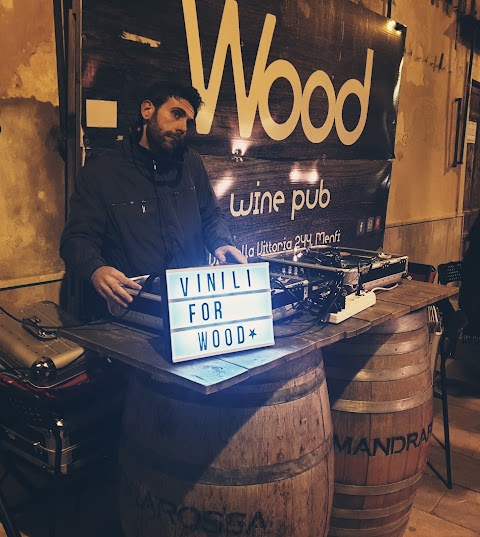 Wood Wine Pub