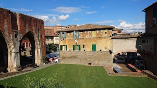 Contrada della Lupa