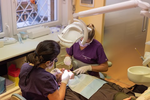 Studio Dentistico Associato Dr. A. Conti - Dr.Ssa G.Lombardi