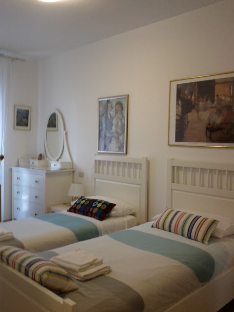 Flores B&B - Roma