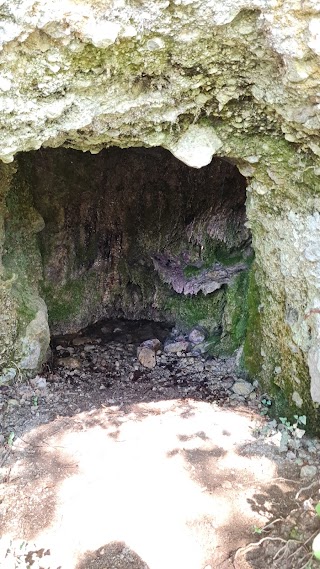 Piccola caverna