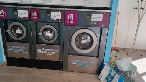 Lavanderia self LAUNDRY ROOM