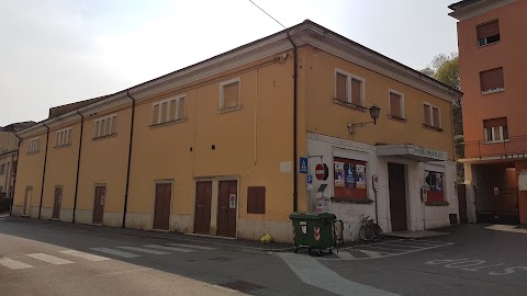 Teatro Smeraldo parrocchia S. Pietro apostolo