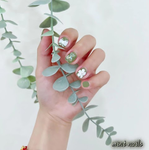 Mint Nails