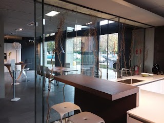 Linearredo - Centro cucine Snaidero Milano nord. Progettazione zona notte, zona giorno e camere ragazzi. Arredi su misura.