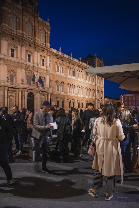 In Vino Veritas - Piazza Roma