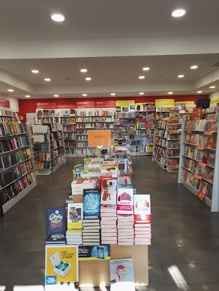 Mondadori Bookstore