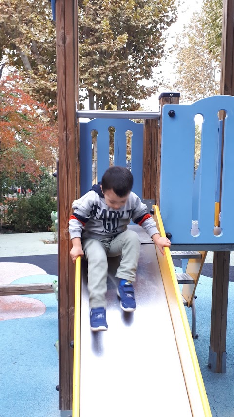 Parco Giochi per Bambini Zona Stazione