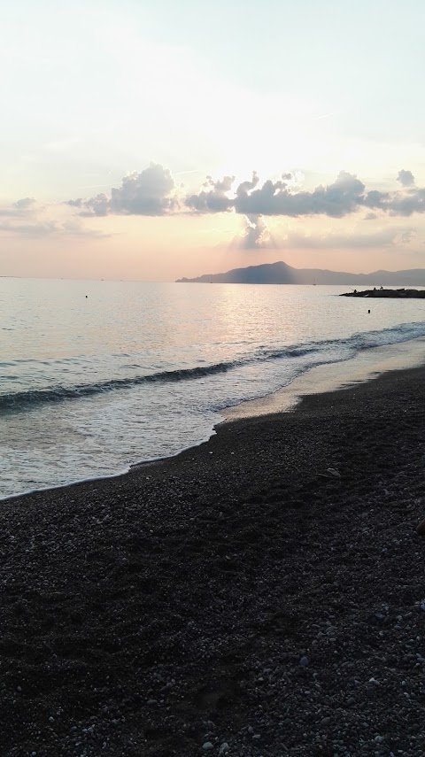 Spiaggia Bocciofila Cavi Di Lavagna