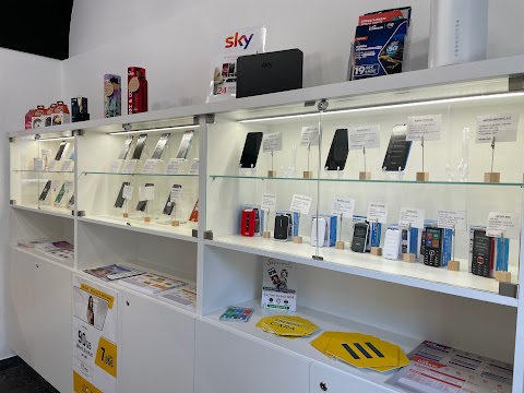 Uniko Store | Fastweb - Sky | Vendita e Riparazioni Cellulari - Cover Personalizzate - Accessori