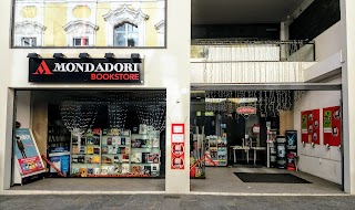 Libreria Mondadori Bookstore