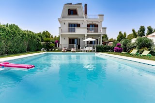 Villa Fronte Mare con Piscina / Seafront Villa with Pool