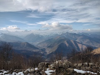 Strada sterrata per il passo della croce