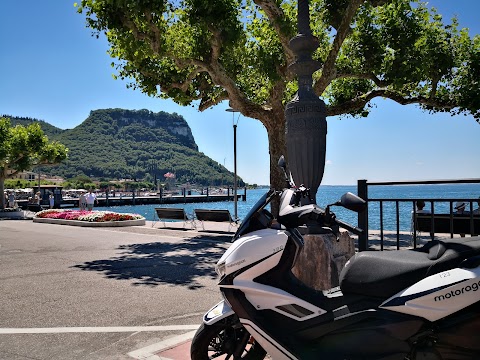 Motoragazzi Vespa scooter rent Peschiera del Garda