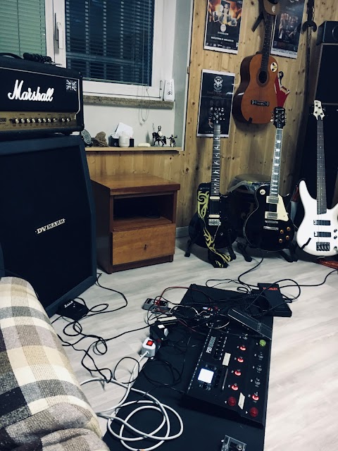 Luigi's Home Guitar Studio