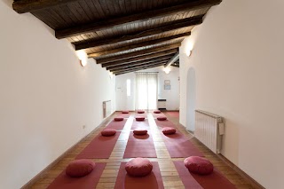 AYCO Accademia Yoga di Consapevolezza