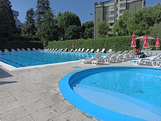 Strayner Cafe Piscina