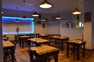 Angolo's Pizzeria Con Forno A Legna