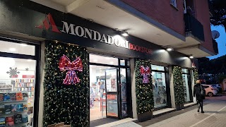 Mondadori Bookstore