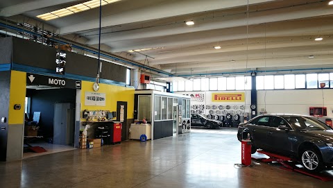 MC GOMME SRL - Driver Center Pirelli