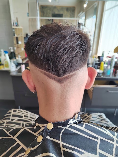 Barbiere da uomo-Da Jerry il mondo dei capelli