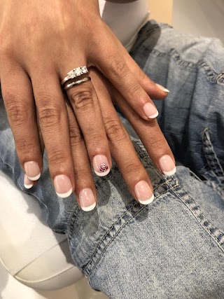 Essenza Beauty & Nails