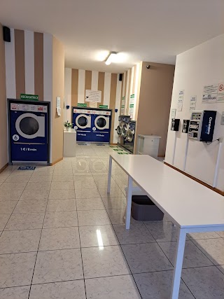 The Laundry Room Lavanderia Self Service