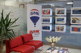 RE/MAX Skuadra - Studio Ass.Cons.Imm.