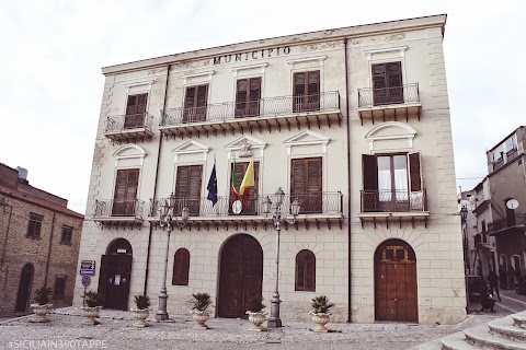 Comune Palazzo Adriano (Bashkia e Pallacit)