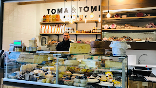 TOMA & TOMI FORMAGGI E SALUMI AL MERCATO ALBINELLI DI MODENA